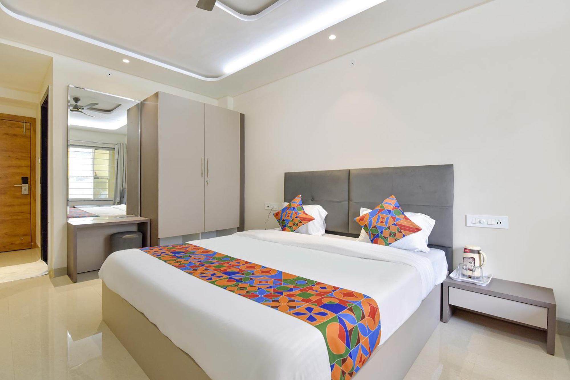 Fabhotel Synergy Stays インドール エクステリア 写真