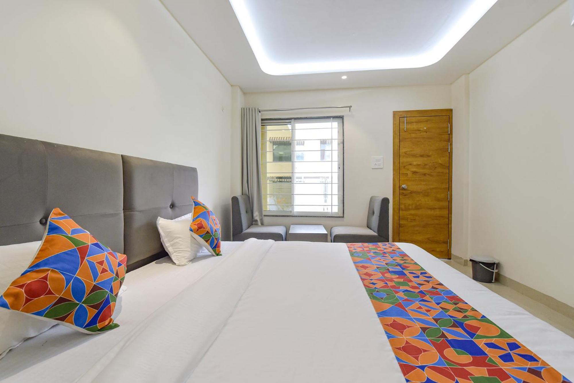 Fabhotel Synergy Stays インドール エクステリア 写真